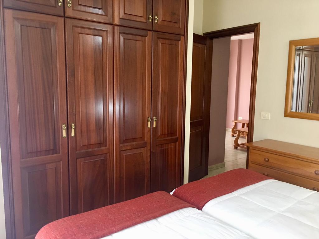 Apartamentos Edalmar Frontera Exterior photo