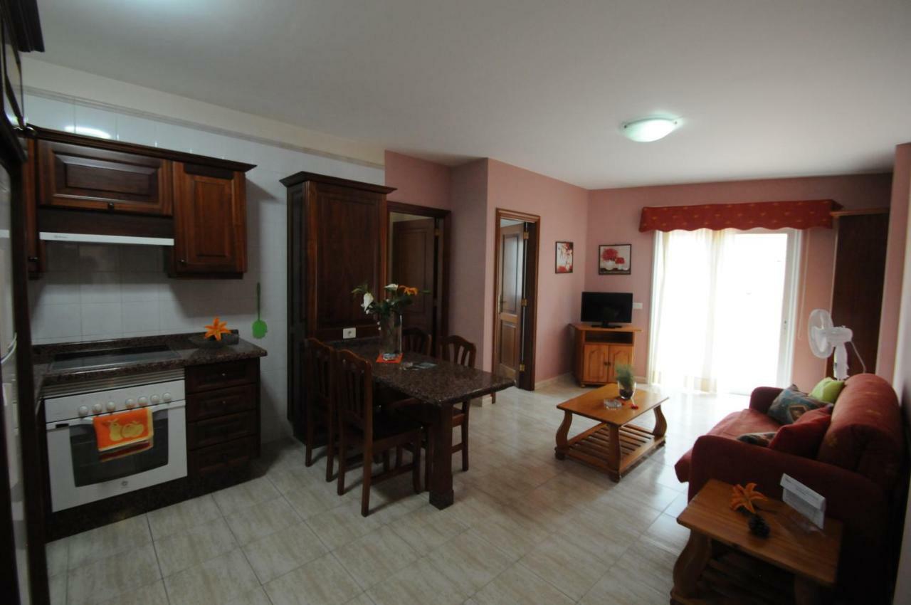 Apartamentos Edalmar Frontera Exterior photo